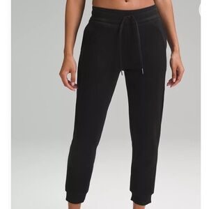 Lululemon Women's Black Soft Jogger Sweatpants Size 4
